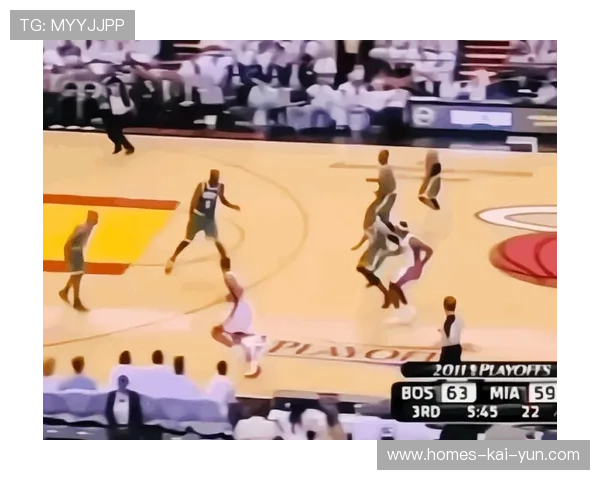 NBA球员被晃倒后还滑出三米的秘密：到底发生了什么？