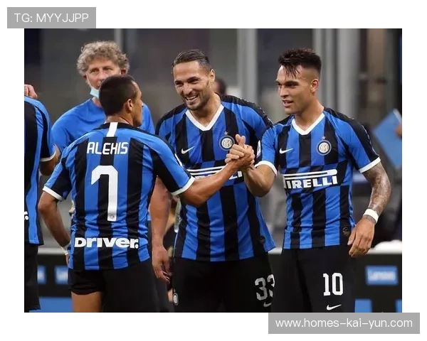 AC米兰前锋牵扯为队友创造空档：战术艺术在绿茵场上的真实演绎