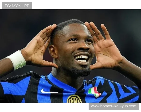 国米图拉姆禁区连续假动作晃开空间