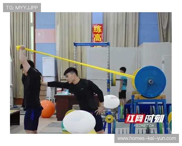 中国举重青年队在训练中引入个体化科研方案 中国举重青年队在训练中引入个体化科研方案